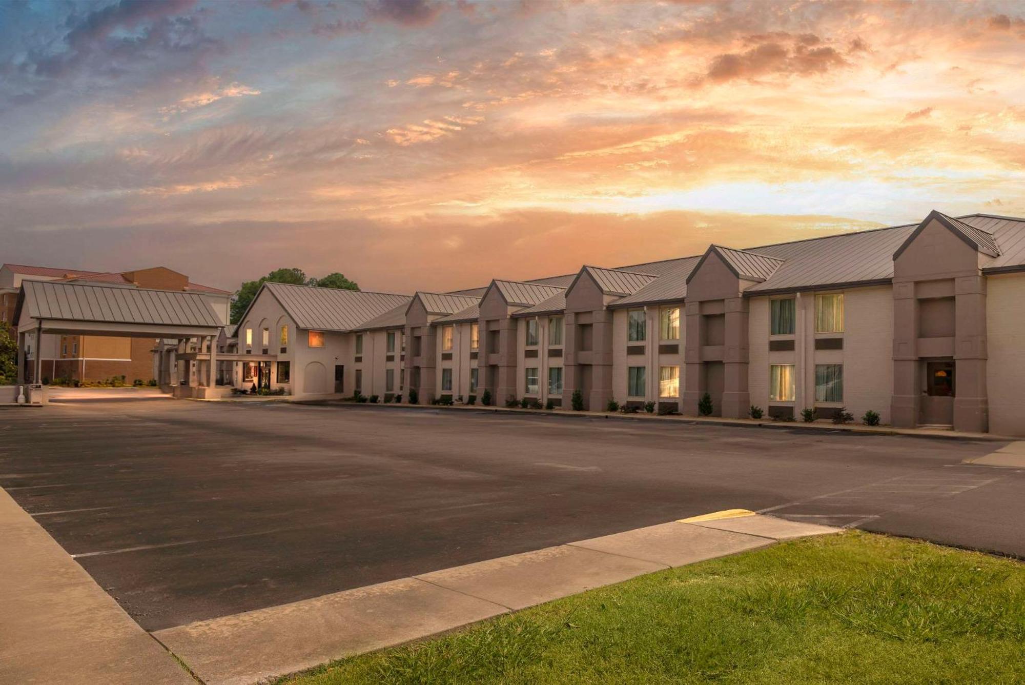 Comfort Inn Petersburg Near Fort Gregg-Adams Exterior photo
