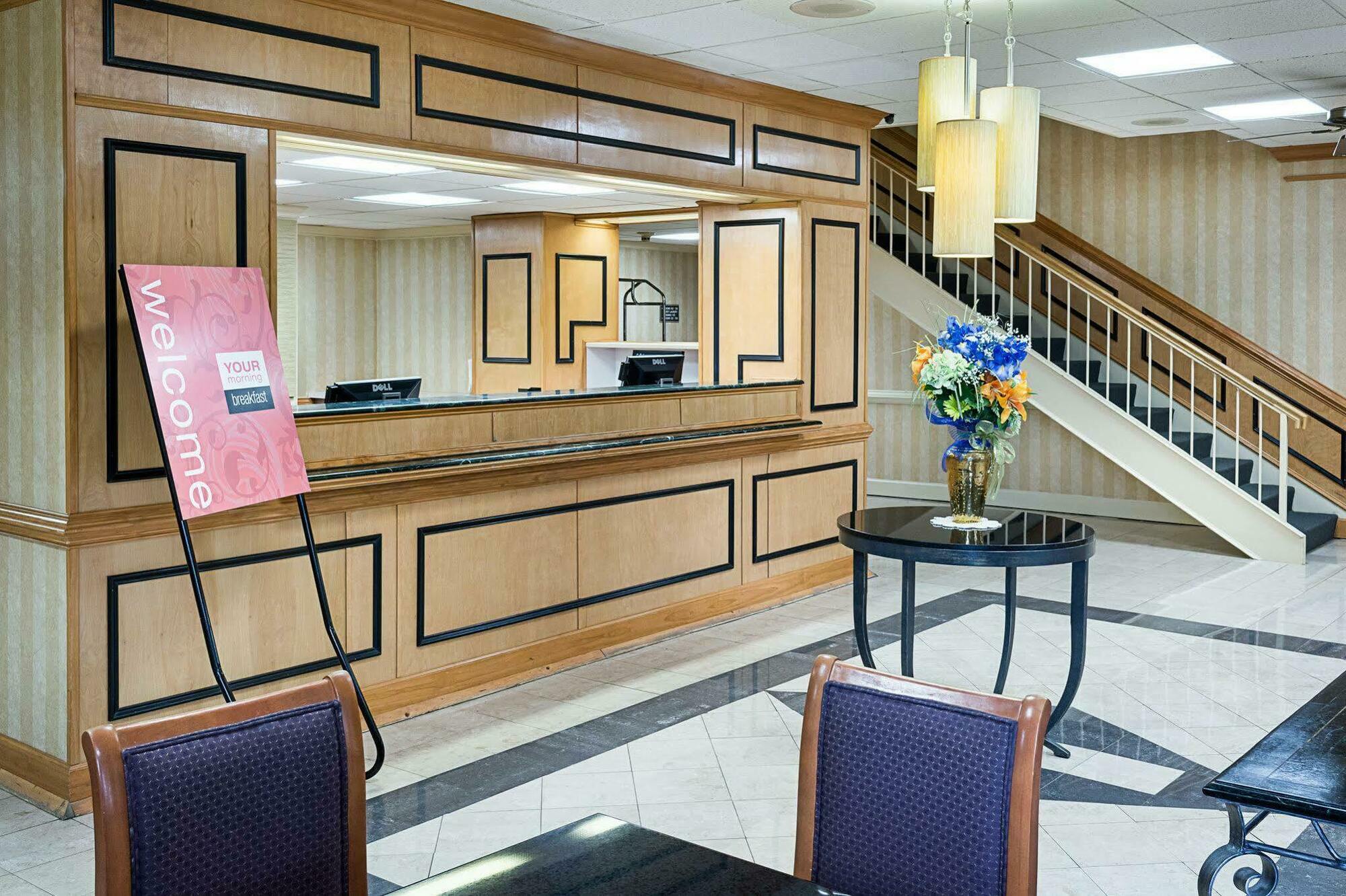 Comfort Inn Petersburg Near Fort Gregg-Adams Exterior photo