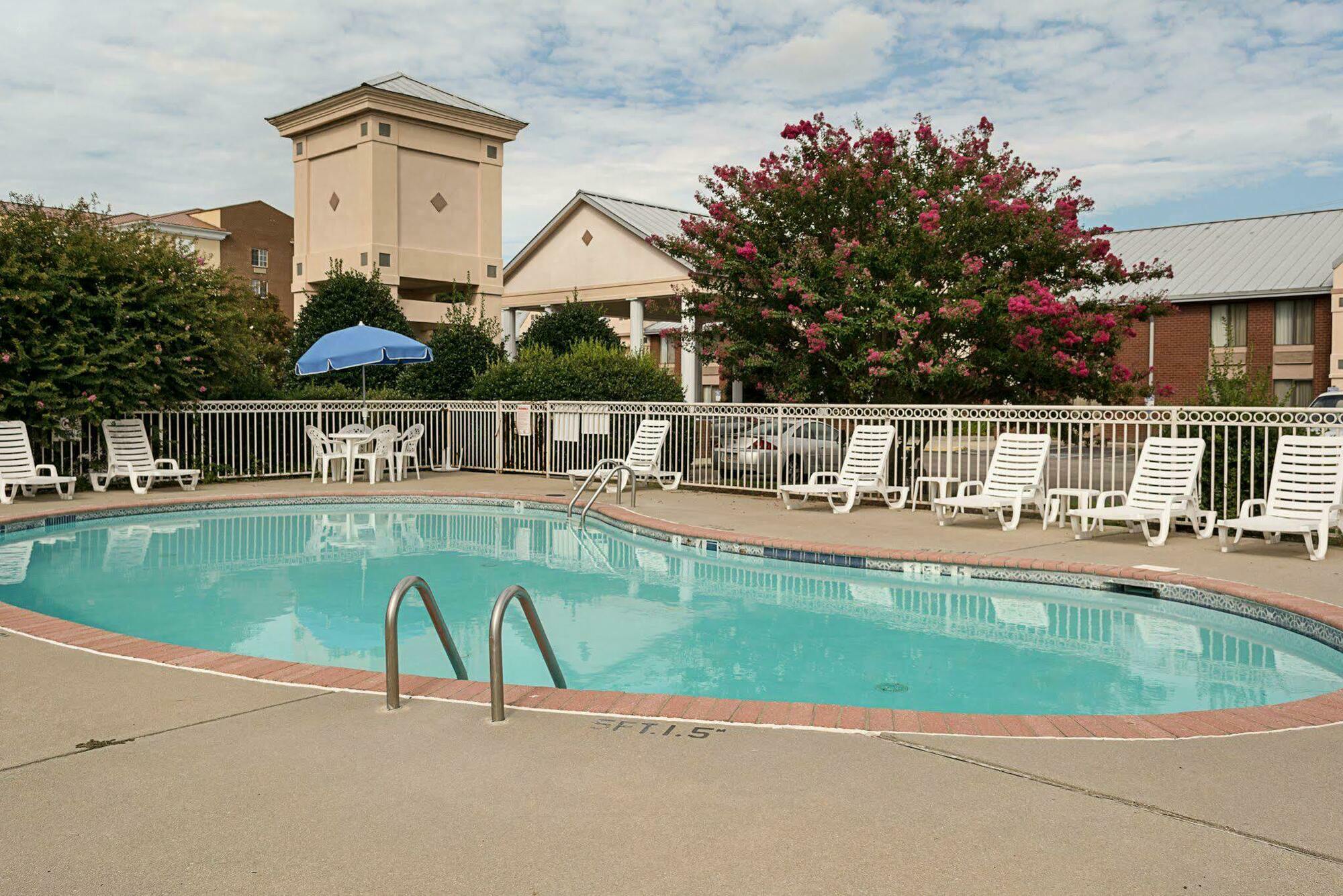 Comfort Inn Petersburg Near Fort Gregg-Adams Exterior photo